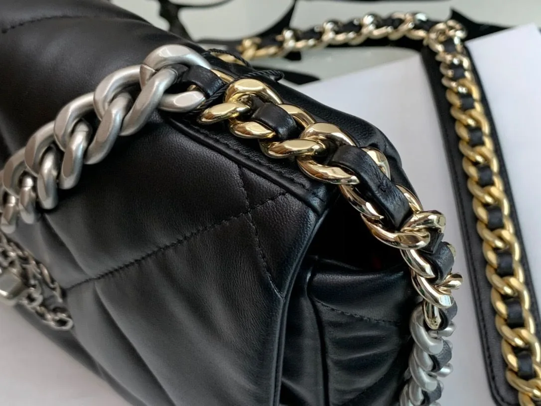 Chanel Flap Bag Crossbody / Black - Image 8