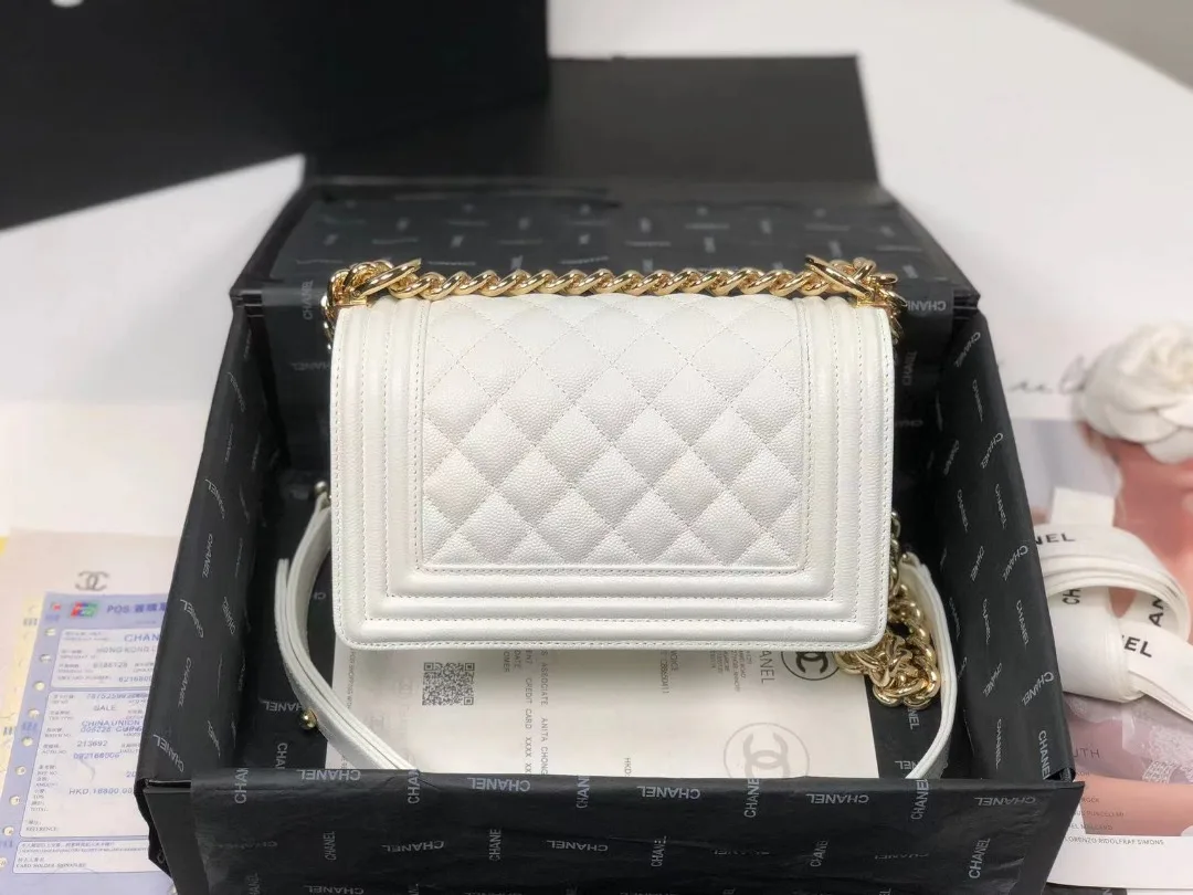 Alternative view of Chanel Boy Flapbag White /