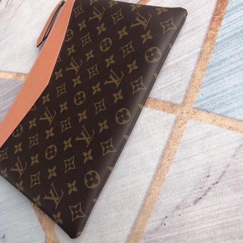 Louis Vuitton Daily Pouch Bag Monogram Canvas Light Pink / LV - Image 4