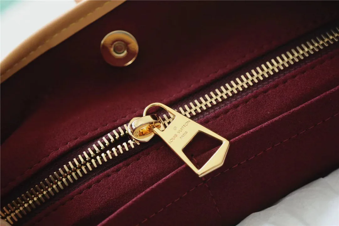 Louis Vuitton Speedy Bandouliere 20 Top Handle Bag / Black Monogram Canvas Gold Hardware - Image 9