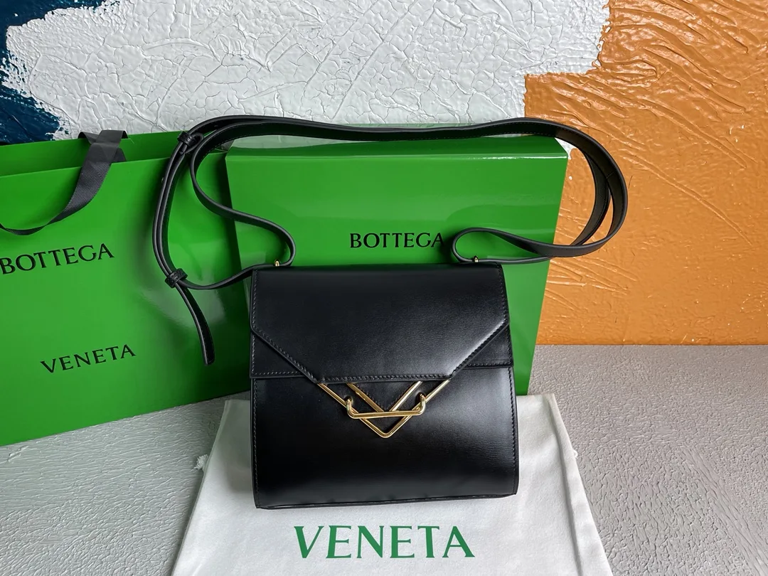 Bottega Veneta Clip Bag Black - Image 5