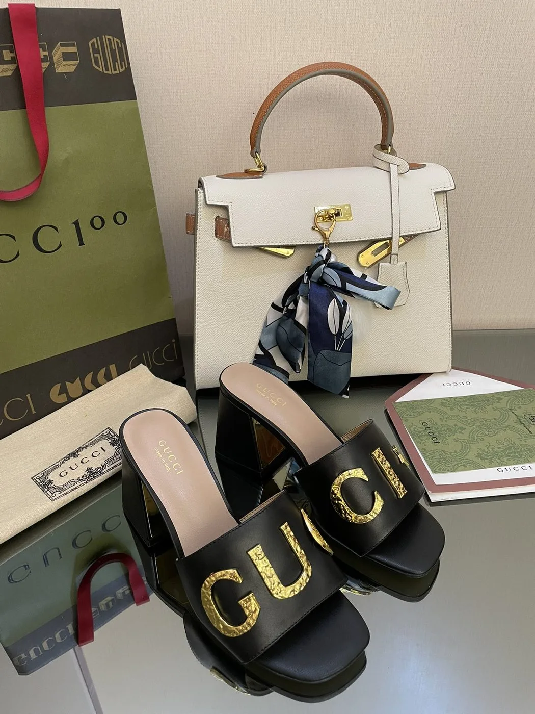 Gucci Women’s ‘Gucci’ Slide Sandal Black