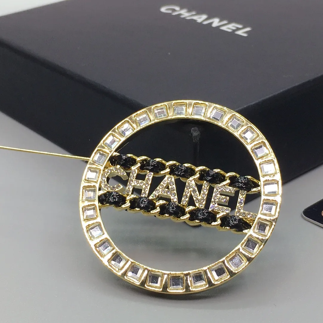 Chanel Brooch Gold-toned Hardware - Image 5