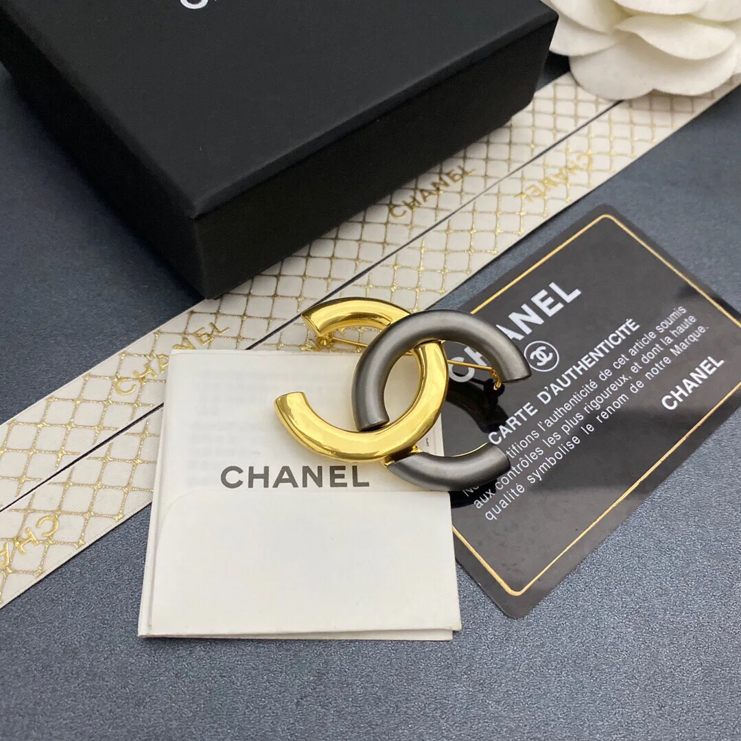 Chanel Brooch Gold-toned - Image 4
