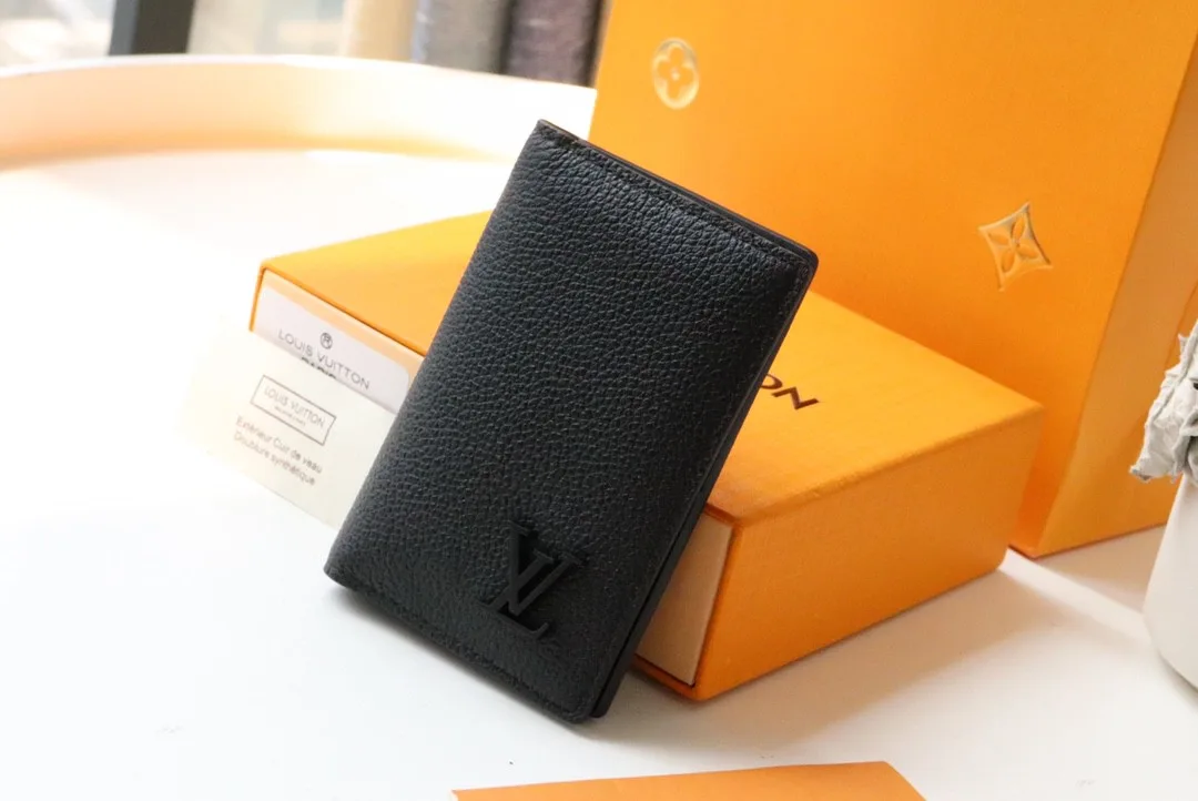 Louis Vuitton Pocket