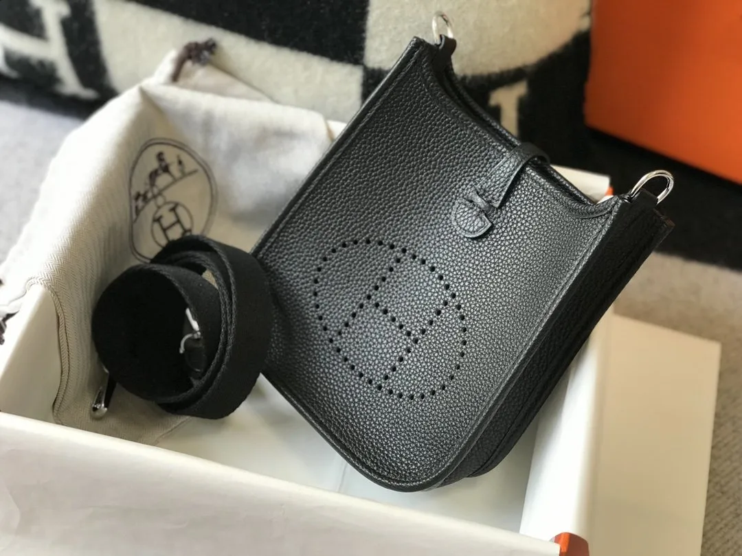 Hermes Evelyne 16 Amazone Shoulder Bag / Black Palladium Hardware - Image 5