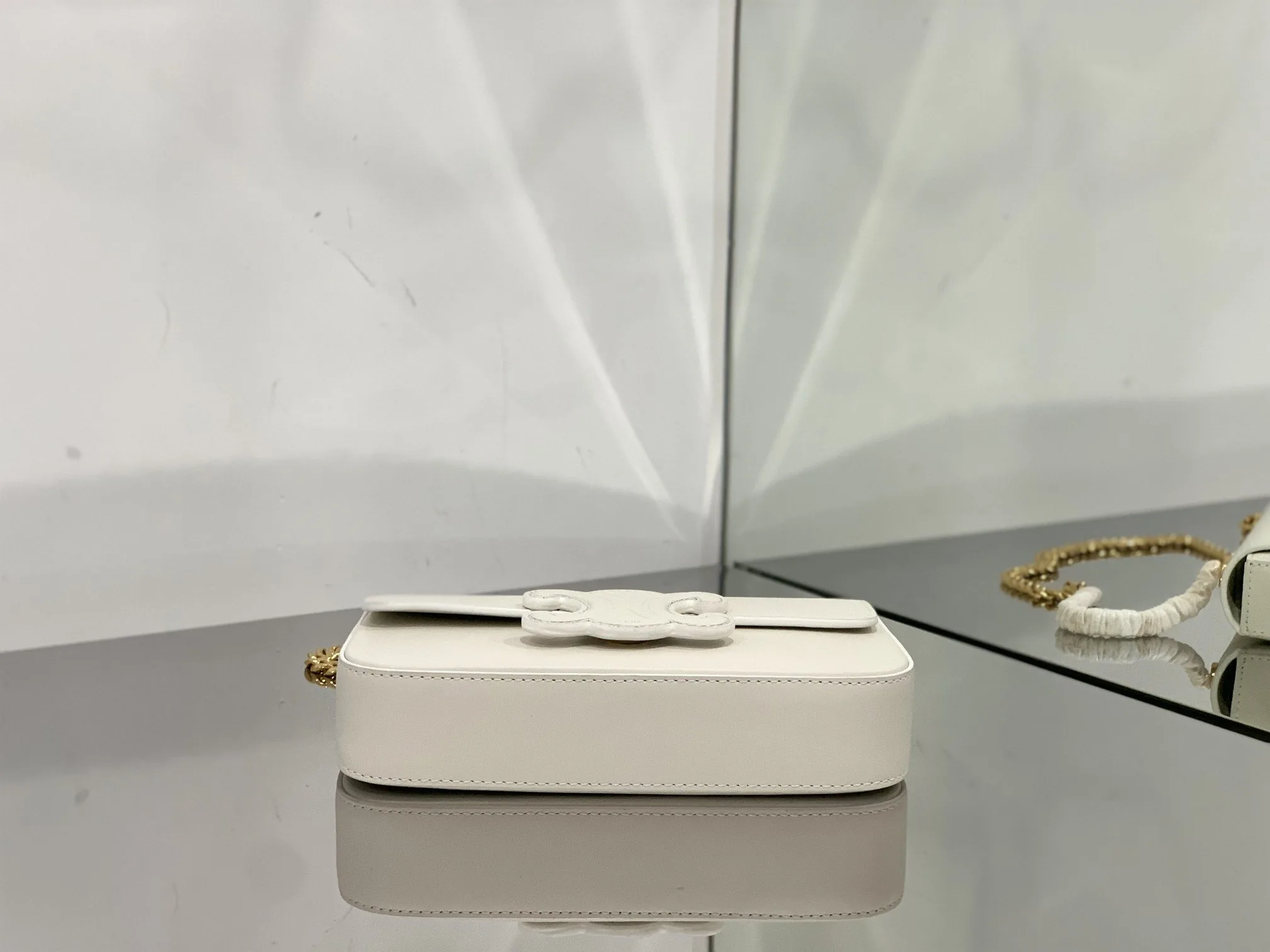 Celine Chain Shoulder Bag Cuir Triomphe White / - Image 5