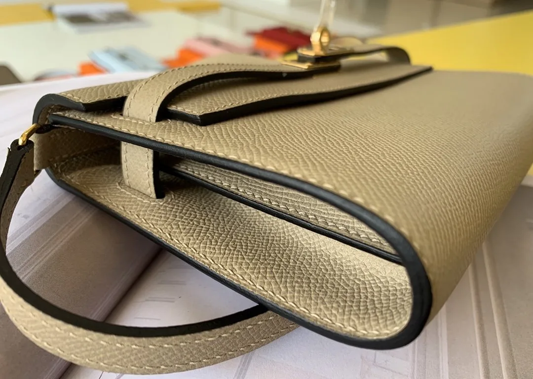 Hermes Kelly Classique To Go Wallet / Gold Toned Hardware Cream - Image 5