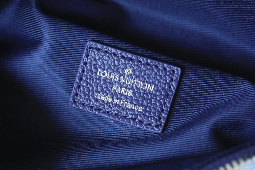 Louis Vuitton Discovery Bumbag PM / Monogram Blue Silver Hardware - Image 3