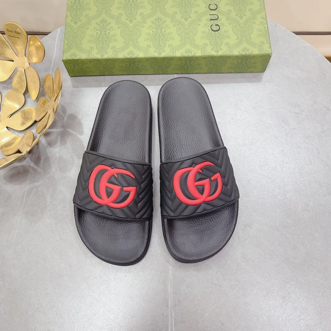 Gucci Women’s Quilted GG Rubber Slide Black And Red - Image 4