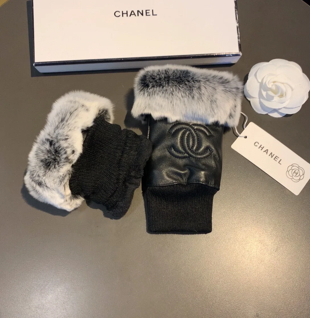 Alternative view of Chanel Gloves In Black