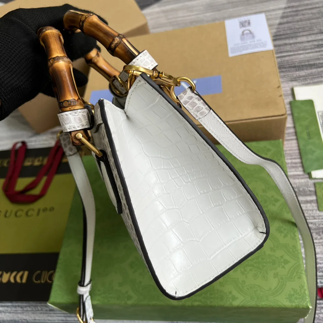 Gucci Diana Mini Tote Bag White - Image 4