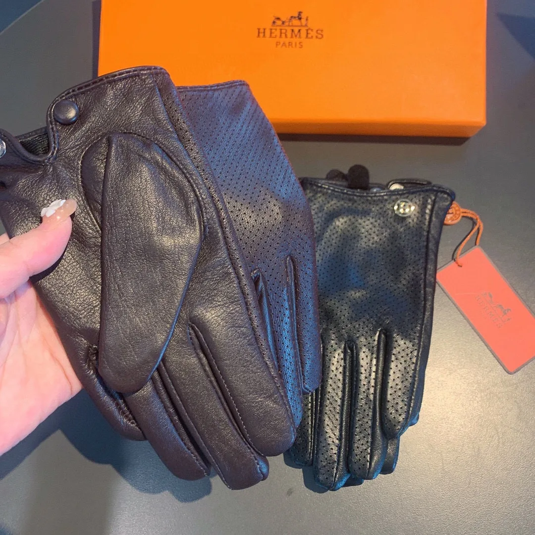 Hermes Soya Gloves In Dark Purple - Image 4