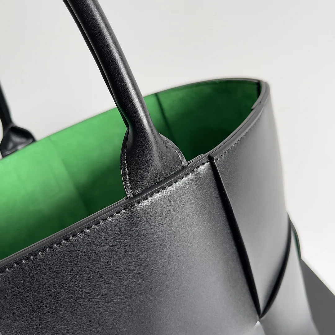 Alternative view of Bottega Veneta Large Arco Tote Bag Black