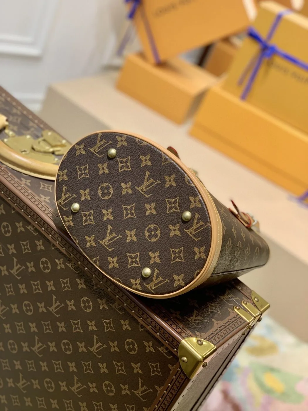 Louis Vuitton Petit Bucket Bag Monogram Canvas - Image 4