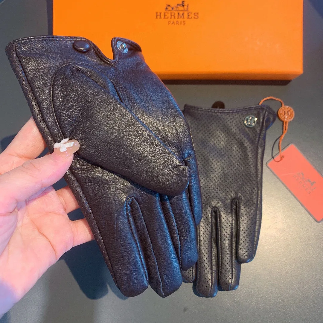 Hermes Soya Gloves In Dark Purple - Image 5