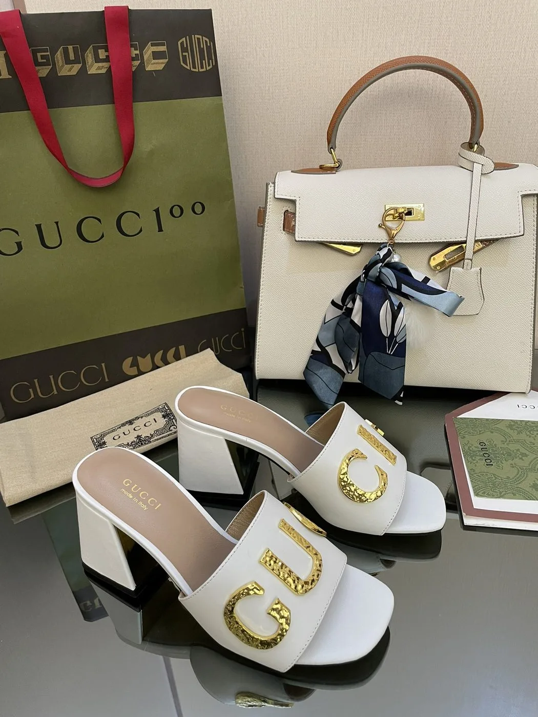 Alternative view of Gucci Women’s ‘Gucci’ Slide Sandal White