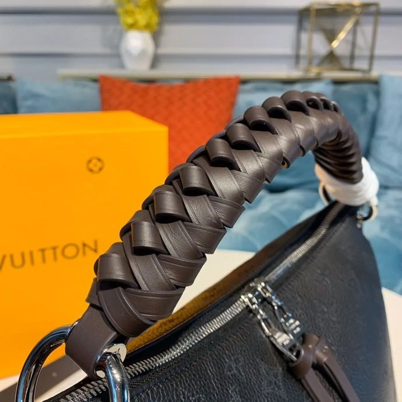 Alternative view of Louis Vuitton Beaubourg Hobo MM Black