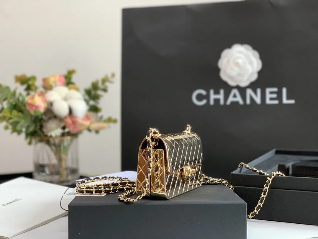 Chanel Evening Flap Bag Small Crossbody / Gold Metalic Gold Hardware - Image 4