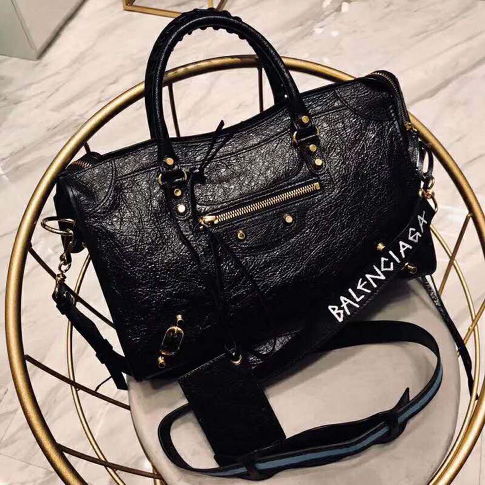 Close-up of gold hardware and zipper on Balenciaga Classic Gold City S-Black