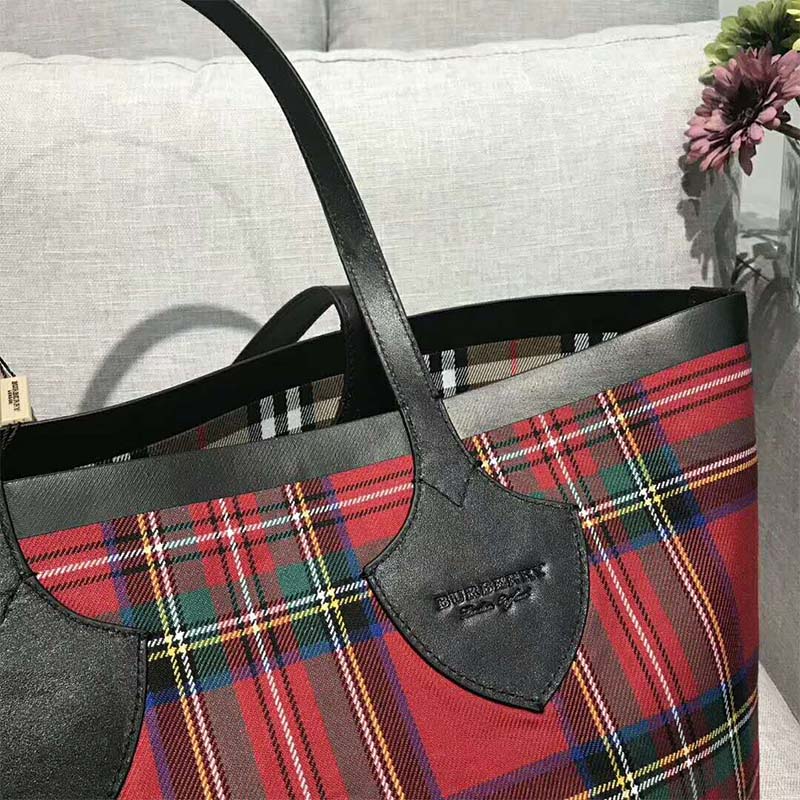 Burberry Unisex The Medium Giant Reversible Tote in Vintage Check - image 7