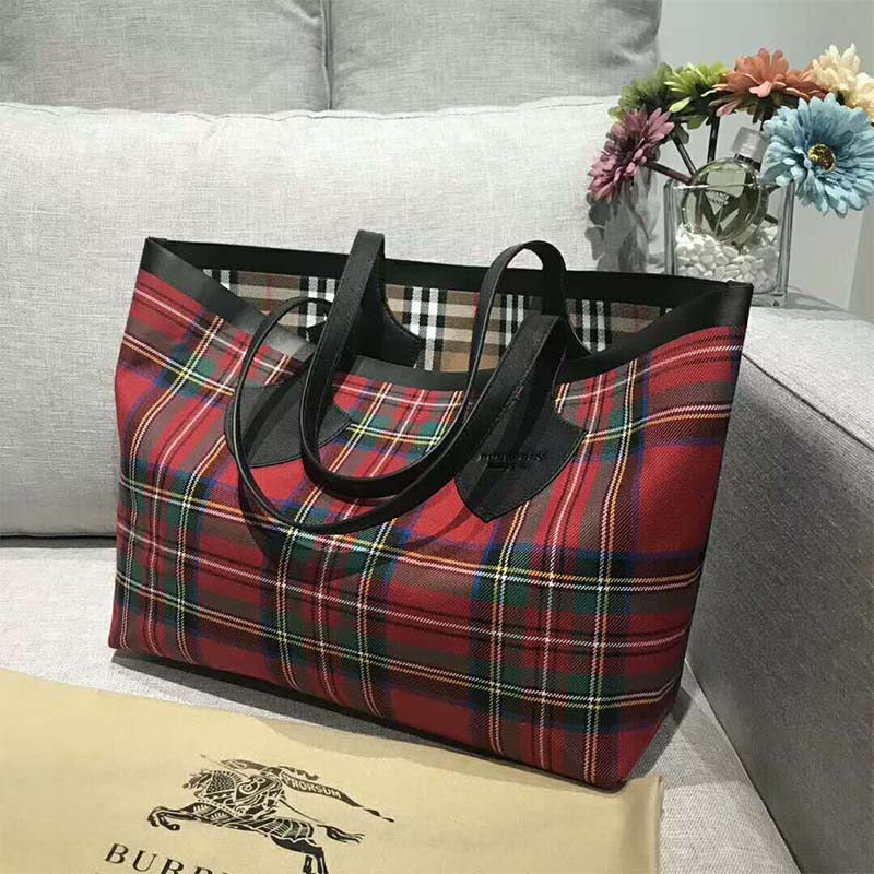 Burberry Unisex The Medium Giant Reversible Tote in Vintage Check - image 6
