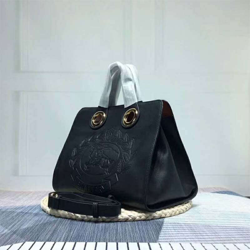 Burberry Women The Leather Crest Grommet Detail Tote-Black - image 4