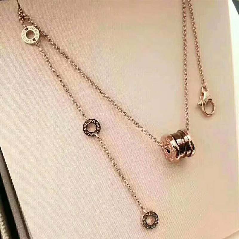 Side view of Bvlgari Women B.zero1 Necklace chain and clasp