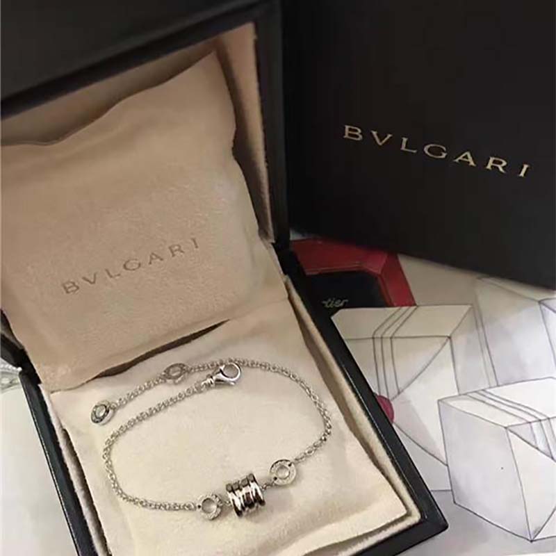 Close-up of spiral detail on Bvlgari Women B.zero1 Soft Bracelet
