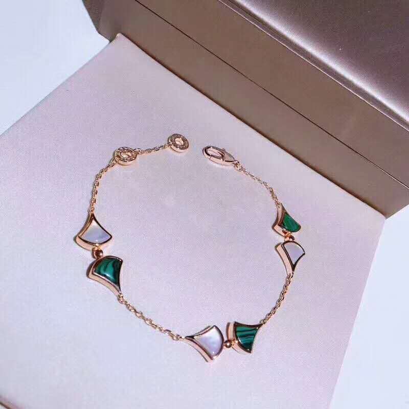 Side angle showing green malachite stones on Bvlgari Women Divas’ Dream Bracelet