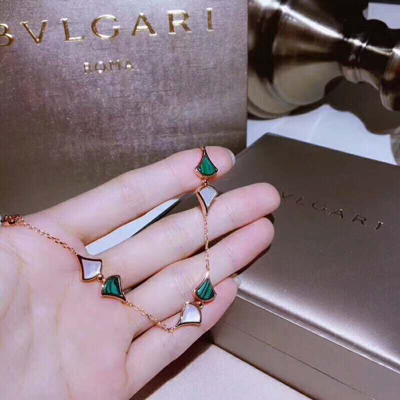 Full view of Bvlgari Women Divas’ Dream Bracelet 18 KT Rose Gold Malachite
