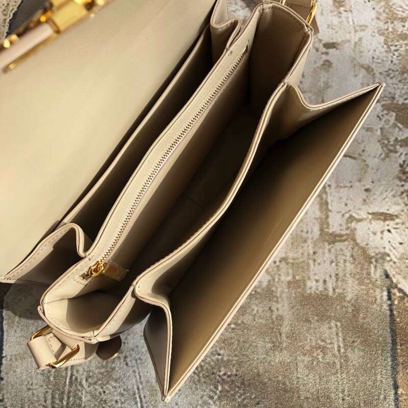 Celine Lady Medium Triomphe Bag in Shiny Calfskin-Sandy - image 4