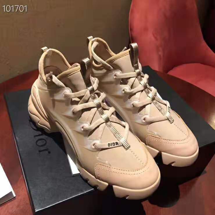 Close-up of sandy leather and mesh on Dior Women D-Connect Sneaker-Sandy