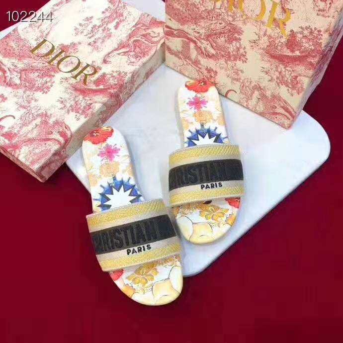 Close-up of yellow leather and kaleidoscopic detail on Dior Women D-Way Slide