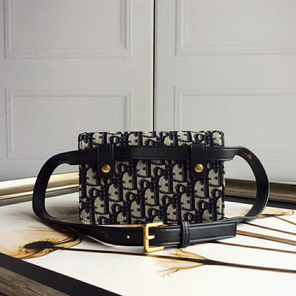 Side angle of Dior Women Dior Oblique Saddle Belt Bag-Navy highlighting adjustable strap