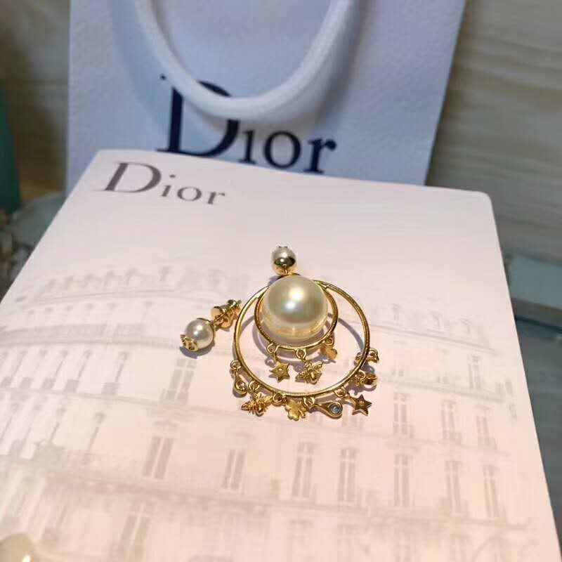 Side angle highlighting elegant double-sided asymmetric silhouette of Dior Women Dior Tribales Earrings