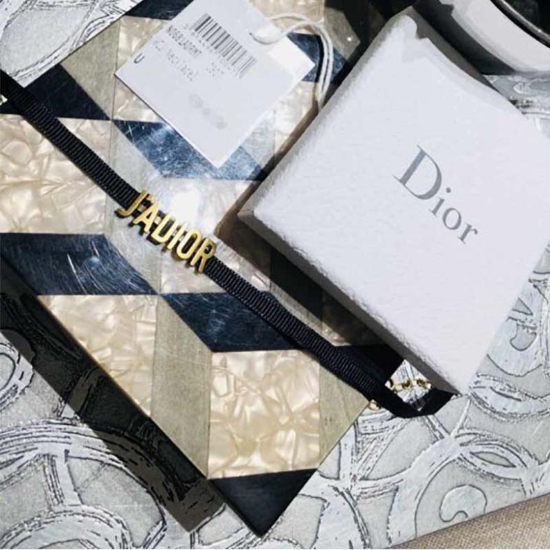 Side angle showing Dior Women J adior Choker adjustable clasp feature