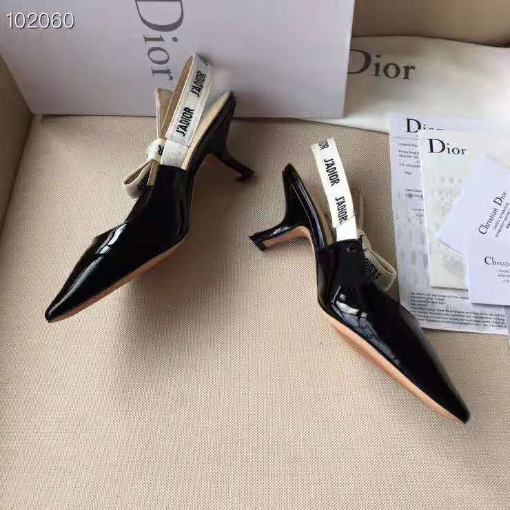 Close-up on gold-tone J’adior hardware of Dior Women J’adior Slingback