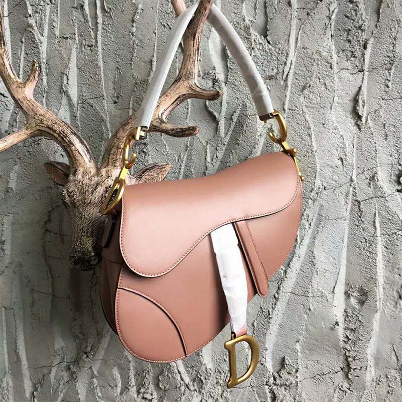 Close-up on silver ‘CD’ hardware clasp of Dior Women Saddle Bag