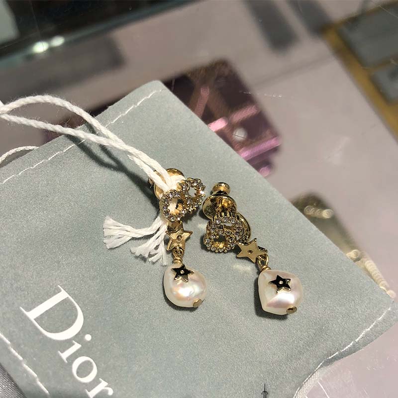 Side view highlighting Dior signature pendant on Shiny-D Earrings White