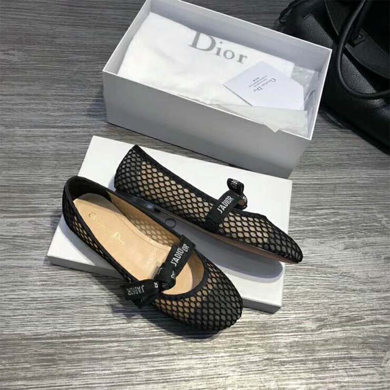 Side view showing silhouette of Dior Women Shoes Miss J’Adior Mesh Ballet Pump-Black