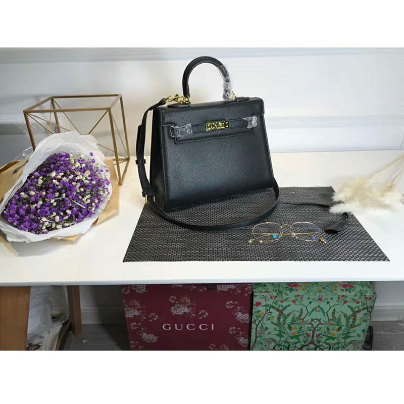 Close-up on palladium hardware and textured leather of Hermes Kelly Sellier 32 Bag