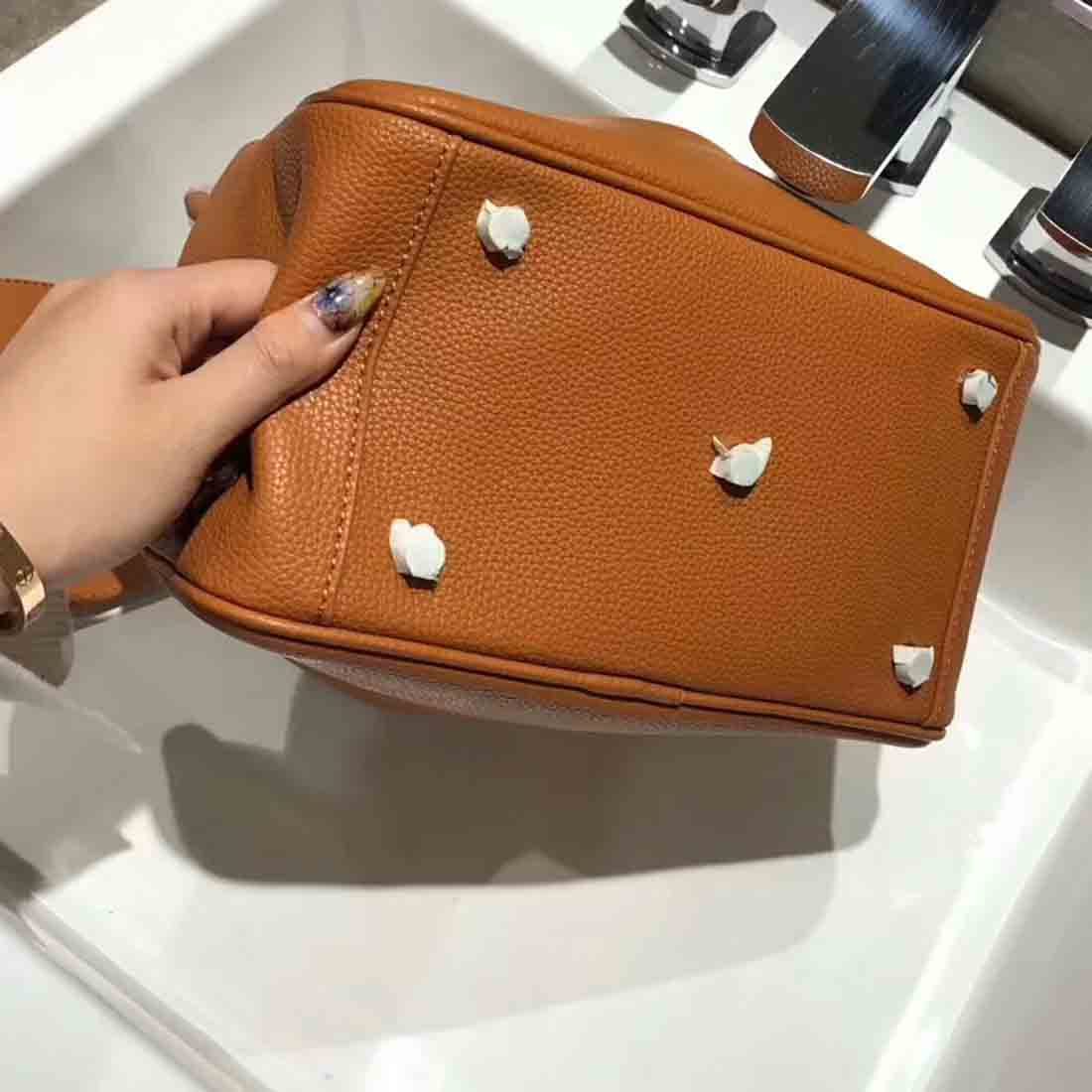 Hermes Lindy 30 Top Flap Leather Bag with Strap-Brown - image 4
