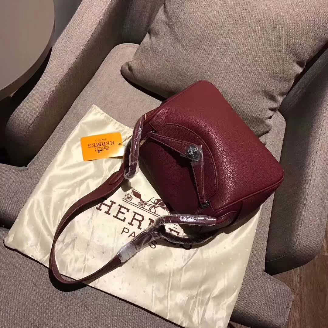 Close-up of gold-tone closure on Hermes Lindy 30 Top Flap Leather Bag-Purple