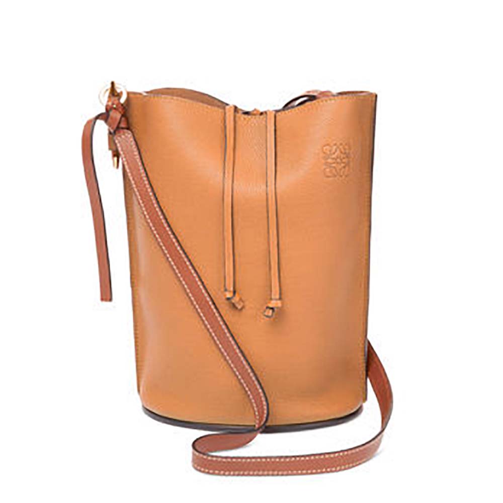 Front view of Loewe Women Gate Bucket Bag Light In Calfskin-Brown with clasp