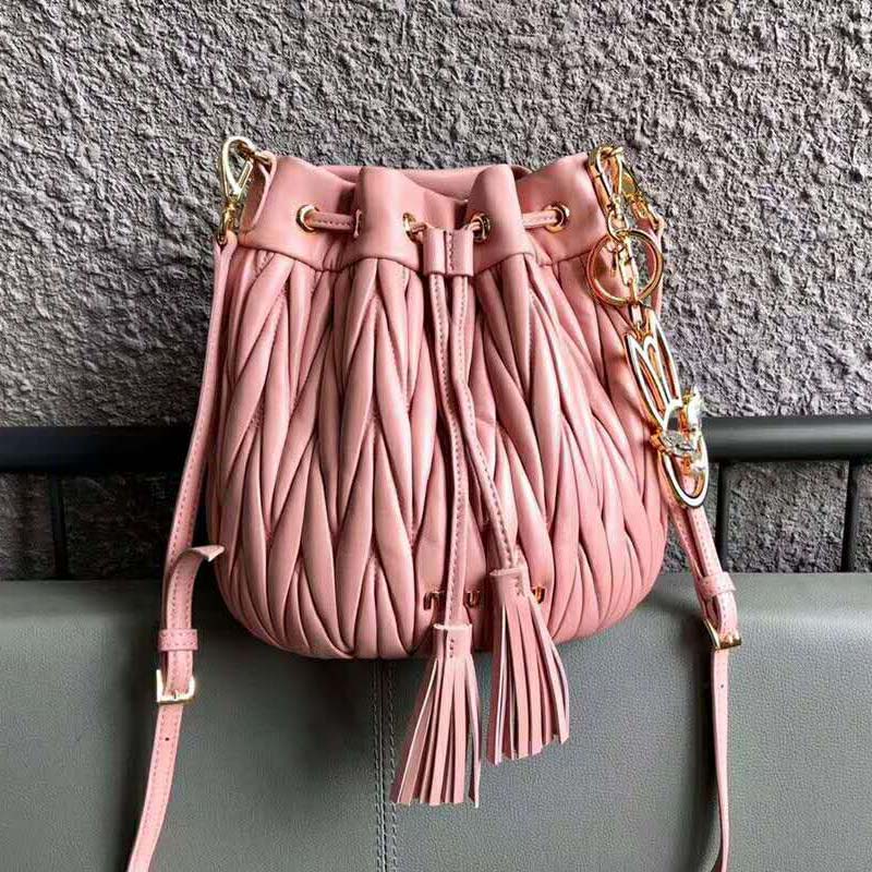Close-up of gold-tone hardware and logo on Miu Miu Women Matelasse Leather Bag-Pink