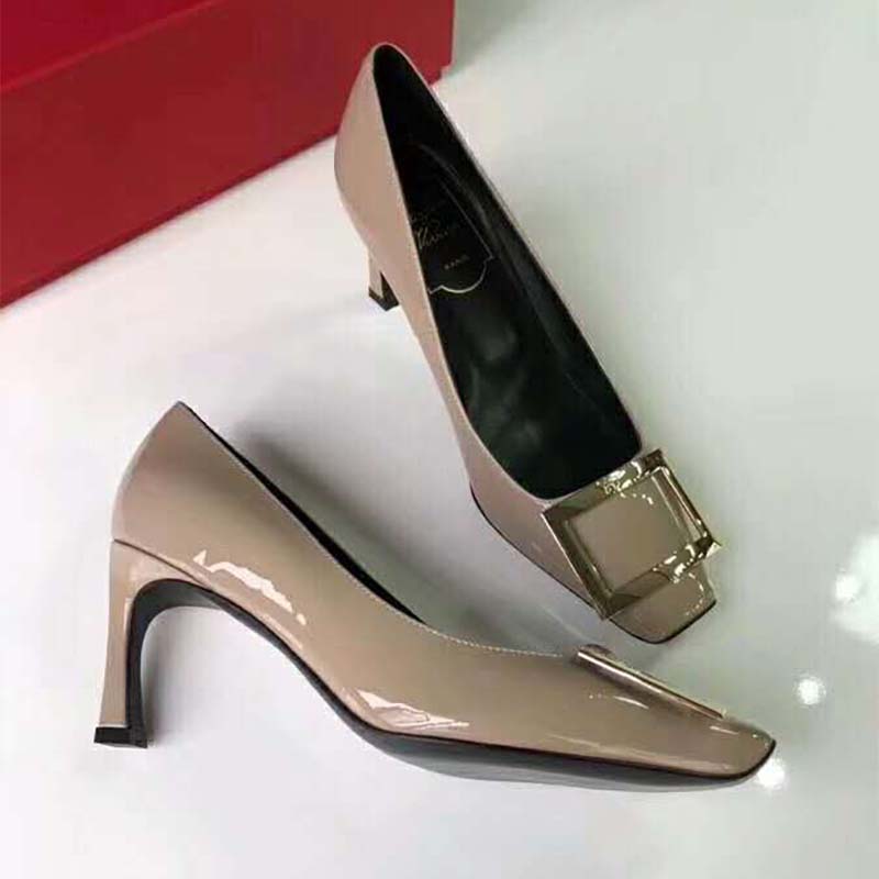 Close-up of signature buckle on Roger Vivier Belle Vivier Trompette Pumps Sandy