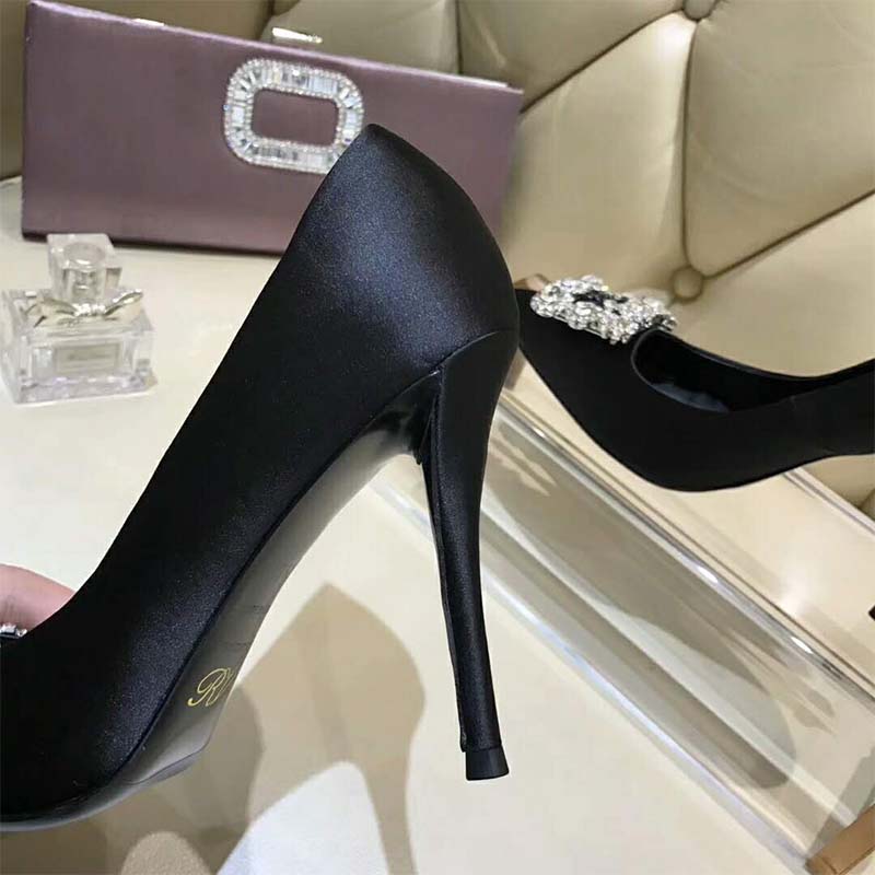Roger Vivier Women Flower Strass Buckle Pumps 100mm Heel-Black - image 7