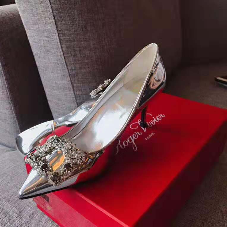 Roger Vivier Women Flower Strass Buckle Pumps-Silver - image 5
