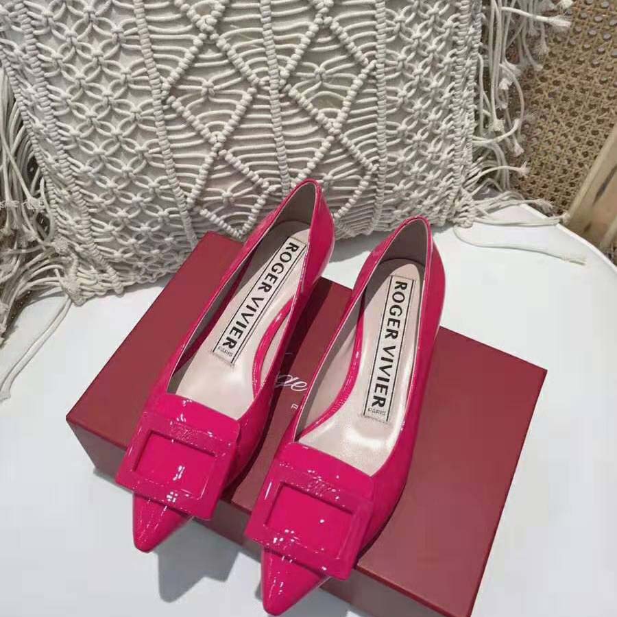Close-up of Gommettine pyramid studs on Roger Vivier Women Gommettine Ballerinas-Rose